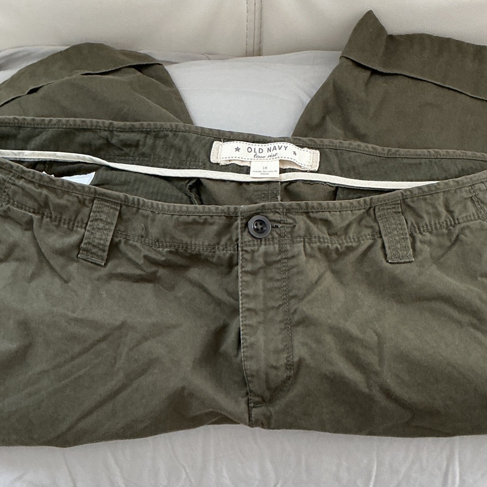 Old Navy women’s Olive Chino Pants - Dark Olive